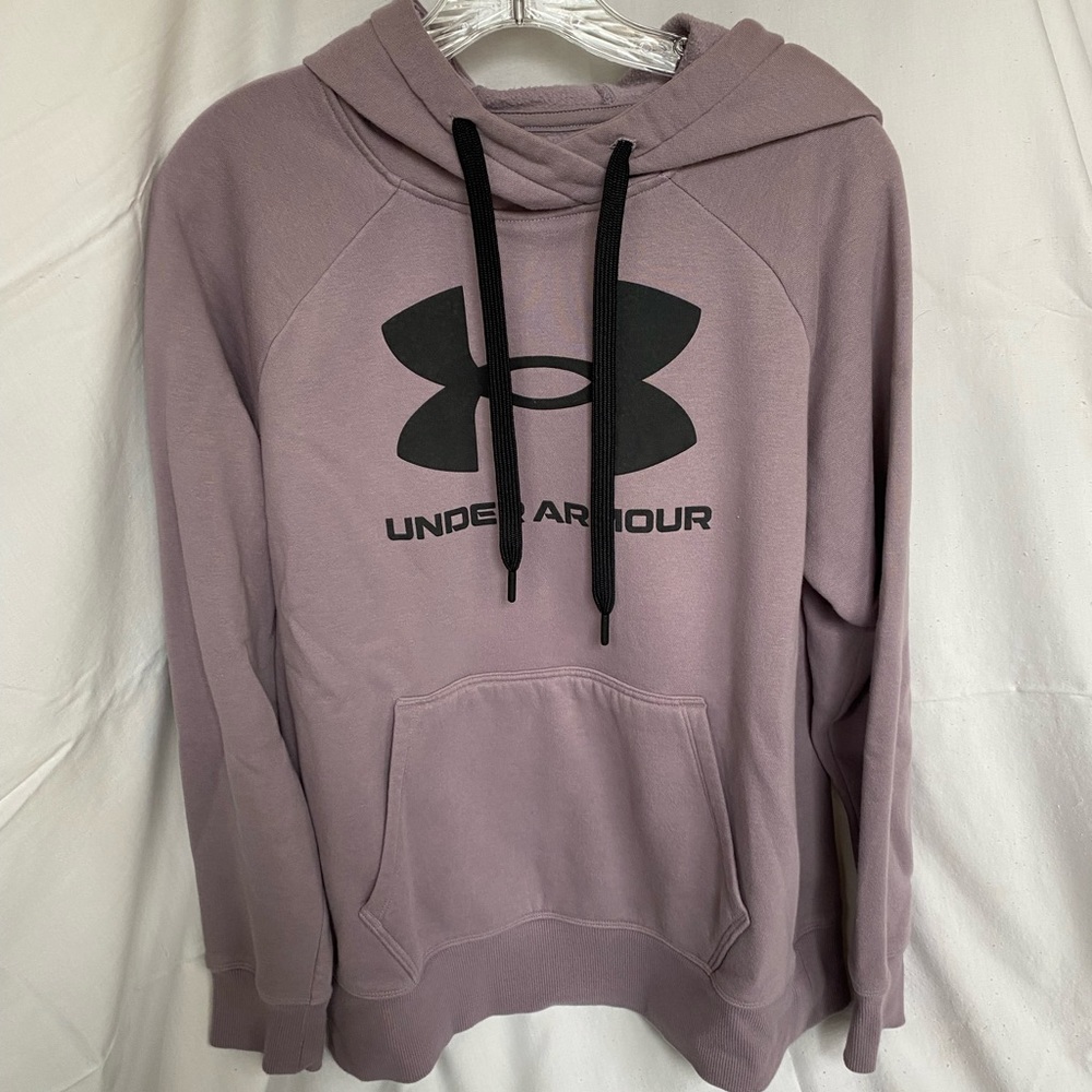Sz M Womens Under Armour hoodie, gorgeous lilac purple with black logo